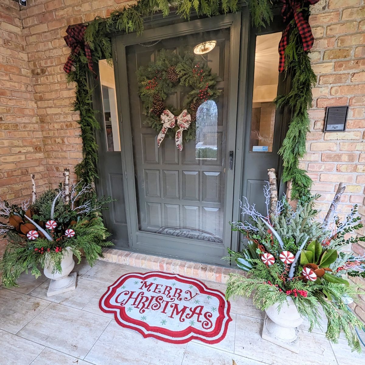 Layered planter design with seasonal color